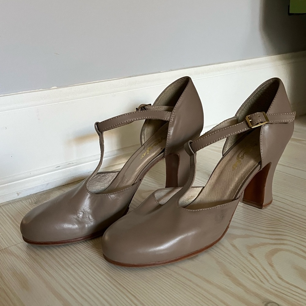 Capezio Chorus size 9W